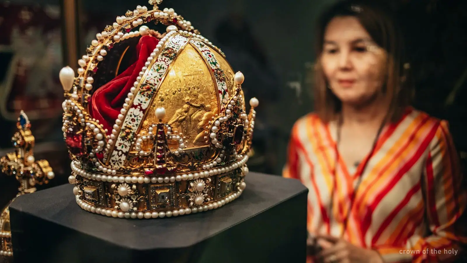 La Corona imperiale esposta nel Tesoro imperiale della Hofburg di Vienna, foto dell'annuncio di prenotazione