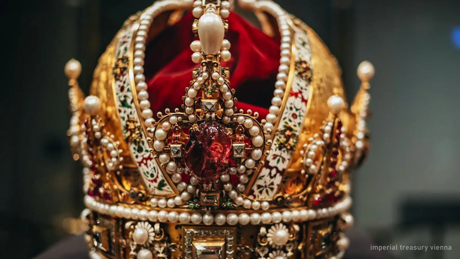 A jewelled imperial crown in its case in the Imperial Treasury, Hofburg, Vienna — photo from the booking listing