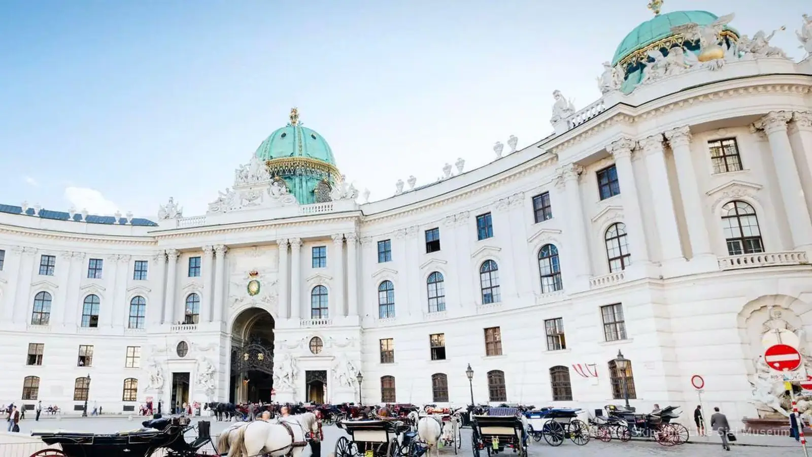 La Michaelerplatz et l'entrée de la Hofburg, Vienne — photo de l'offre de réservation