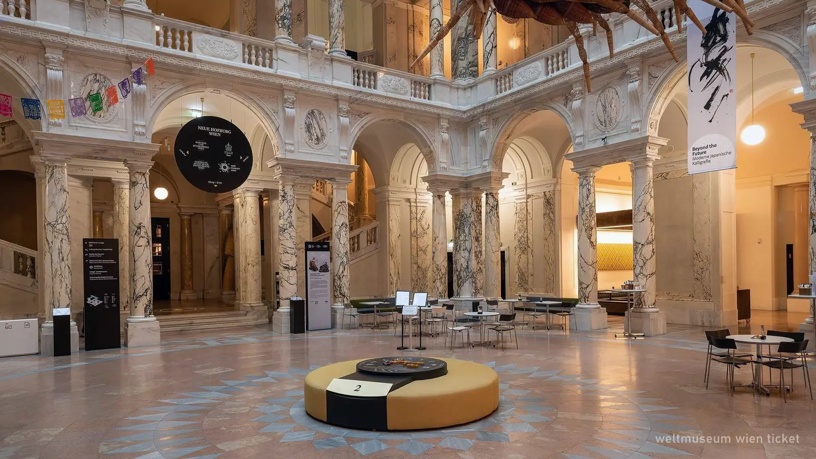 Die Eingangshalle des Weltmuseums Wien in der Neuen Burg (Foto aus dem Buchungsangebot)